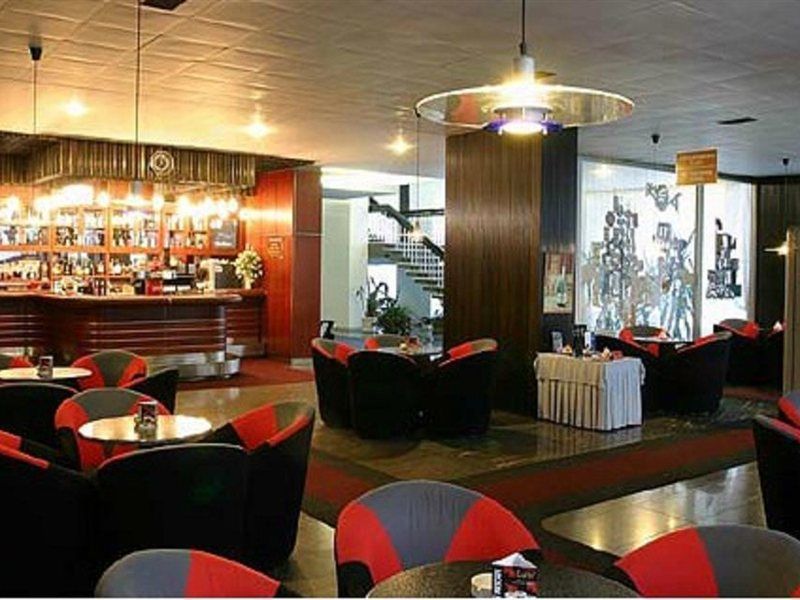 Hotel Lux Μπάνσκα Μπίστριτσα Εστιατόριο φωτογραφία